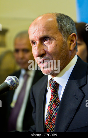 Libyens Übergangsrat Vorsitzender, Mustafa Abdel Jalil, wurde von den weltweit führenden Unternehmen bei den Vereinten Nationen begrüßt. Stockfoto