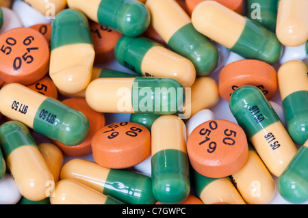 Tramadol Hydrochloride 50mg Kapseln Diclofenac-Natrium 50 mg Tabletten und Buscapan Schmerzmittel süchtig verschreibungspflichtige Medikamente Stockfoto