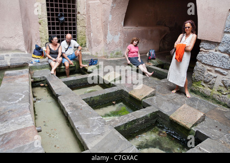 Lavatoio Medievale, zuvor eine mittelalterliche öffentliche Wäscherei, auch bekannt als U'Ciuni, Cefalu, Sizilien, Italien Stockfoto