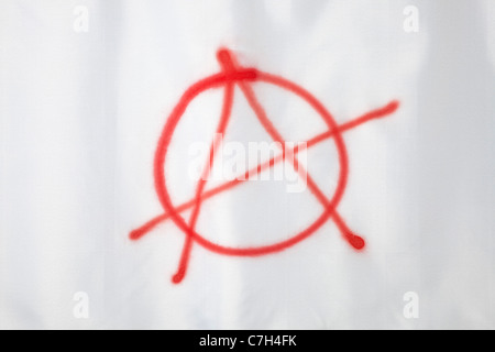 Anarchist Flagge, ein roter Kreis-A Symbol in einem weißen Hintergrund Stockfoto