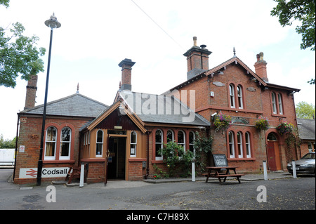 Die Codsall Station Pub coverted vom alten Bahnhof, der noch hat Züge vorbei Staffordshire Uk Stockfoto