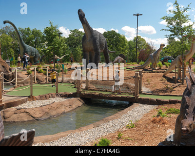 Dinosaur Adventure Golf Attraktion in Niagara Falls, Ontario, Kanada. Stockfoto