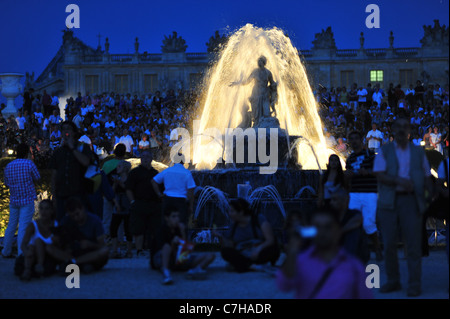 Grandes Eaux Nocturnes À Versailles, Brunnen Leben zeigen in den Schlossgarten Stockfoto