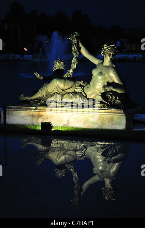 Grandes Eaux Nocturnes À Versailles, Brunnen Leben zeigen in den Schlossgarten Stockfoto