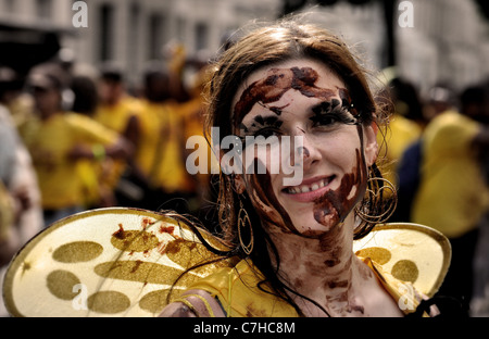 Fotojournalismus aus der Sonntag London 2011 Notting Hill Carnival, der weltweit zweitgrößte Straßenkarneval. Stockfoto