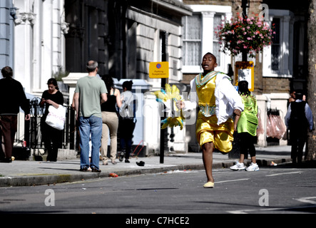 Fotojournalismus aus der Sonntag London 2011 Notting Hill Carnival, der weltweit zweitgrößte Straßenkarneval. Stockfoto