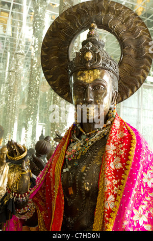 religiöse Buddha-Statue im Glas Viharn Kaeo Tempel, Angthong, thailand Stockfoto