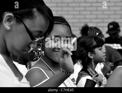 Fotojournalismus aus der Sonntag London 2011 Notting Hill Carnival, der weltweit zweitgrößte Straßenkarneval. Stockfoto