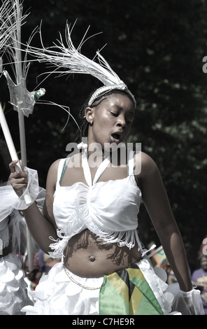 Fotojournalismus aus der Sonntag London 2011 Notting Hill Carnival, der weltweit zweitgrößte Straßenkarneval. Stockfoto