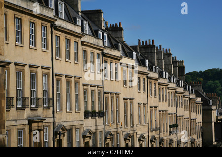 Gay Street, Reihenhäuser, die vom Zirkus zu Queen Square, Badewanne, Somerset, England Stockfoto