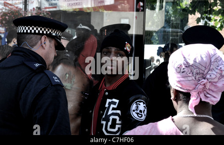 Fotojournalismus aus der Sonntag London 2011 Notting Hill Carnival, der weltweit zweitgrößte Straßenkarneval. Stockfoto