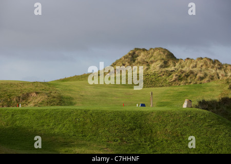 erhöhten Abschlag und Fairway auf einem irischen Links Golfplatz Stockfoto