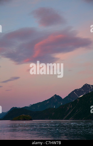 Sonnenaufgang am Aialik Gletscher und Aialik Bay, Kenai Fjords National Park, in der Nähe von Seward, Alaska. Stockfoto