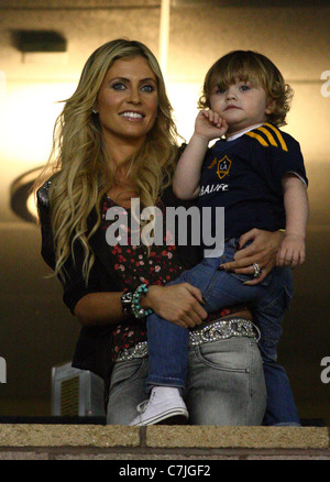 CLAUDINE PALMER & ROBERT RONAN KEANE JR. LA GALAXY V VANCOUVER weiße Mützen CARSON LOS ANGELES CA USA 17. September 2011 Stockfoto