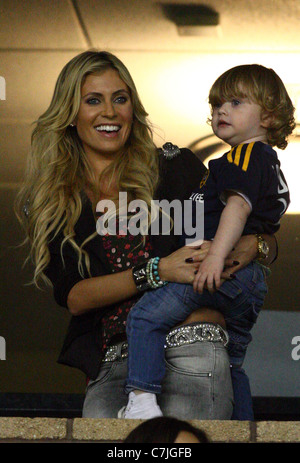 CLAUDINE PALMER & ROBERT RONAN KEANE JR. LA GALAXY V VANCOUVER weiße Mützen CARSON LOS ANGELES CA USA 17. September 2011 Stockfoto