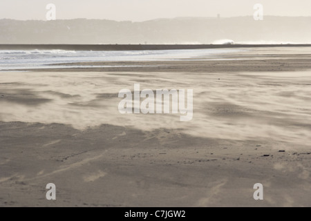Wind bläst Sand über Castlerock Strand County Derry Londonderry Nordirland Vereinigtes Königreich Stockfoto