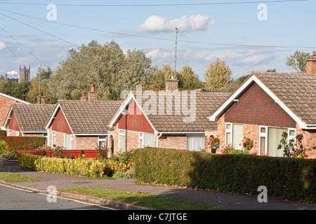 Reihe von Ruhestand Bungalows in Bury St Edmunds, UK Stockfoto