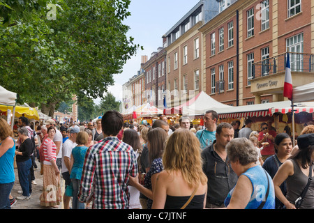 Straße Stände in Queen Square während das Hafenfest im Juli 2011, Bristol, Avon, UK Stockfoto