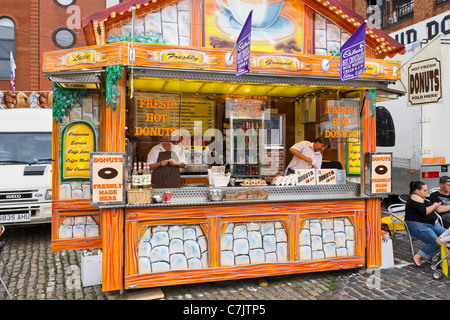 Donut-Stall auf schmalen Kai während das Hafenfest im Juli 2011, Bristol, Avon, UK Stockfoto