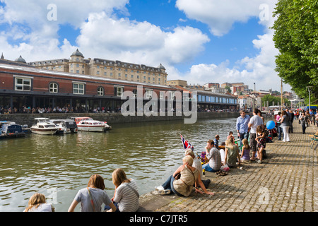 Die Uferpromenade am schmalen Kai beim Hafenfest im Juli 2011, Hafen von Bristol, Bristol, Avon, England, UK Stockfoto