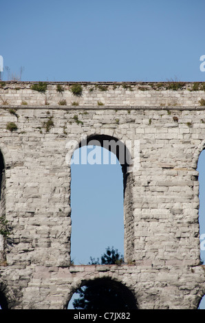 Türkei, Istanbul. 4. Jahrhundert n. Chr. römische Valens Aquädukt (aka Bozdogan Kemeri). Stockfoto