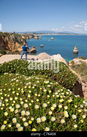 Portugal, Algarve, Lagos, Meia Camilo, Strand & Felsenküste Stockfoto