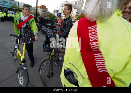 Klima-Rush organisieren einen Protest an der Blackfriars Bridge und endend bei Tfl Büros. Sie forderten eine gesunde Fahrrad freundlich London. Stockfoto