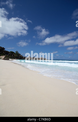 Blick auf den Grand Anse Strand auf La DIgue Island, Seychellen. Stockfoto