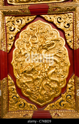 Verbotene Stadt Peking Beijing China Königspalast in Stadt Bronze Urne Detail im Innenhof der Halle der höchsten Harmonie Stockfoto