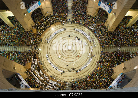 Masse in Basilica Nova de Nossa Senhora Aparecida Aparecida do Norte Bundesstaat Sao Paulo Brasilien Stockfoto