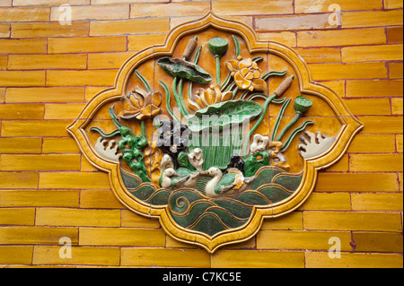 Verbotene Stadt Peking Beijing China Königspalast in Stadt Bronze Urne Detail im Innenhof der Halle der höchsten Harmonie Stockfoto