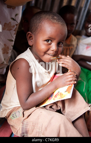 Eine kleine Somali-Schüler in der Schule. Die Klassen sind Jungen und Mädchen gemischt. Stockfoto