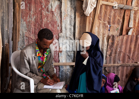 Lehrer-Faysal-Marken-Schule arbeiten in einer kleinen Schule in Somaliland. Stockfoto