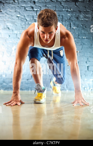 Läufer am Start. Konzentrieren Sie sich auf Gesicht. Stockfoto