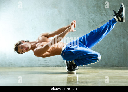Starken Jüngling Breakdance. Stockfoto