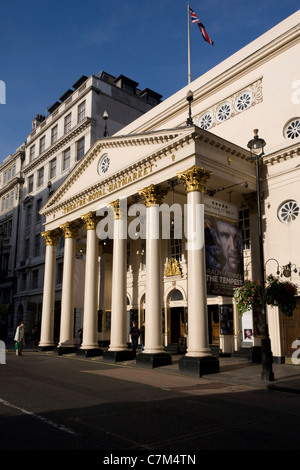 Londoner Theatre Royal in der Hauptstadt Haymarket, zeigt derzeit Shakespeares The Tempest Darsteller Ralh Fiennes. Stockfoto