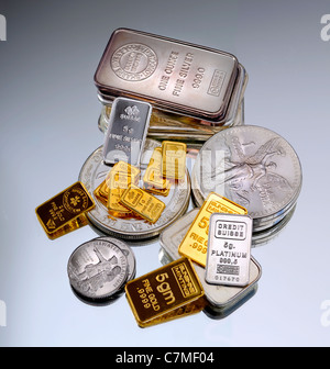 Goldbarren - Edelmetalle. Gold, Silber, Platin und Palladium Balken / Barren und Münzen Stockfoto