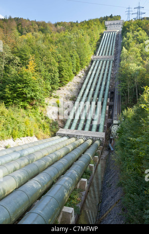 Wasserleitung in Richtung der Walchensee Wasserkraftwerk Stockfoto