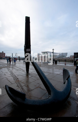 Anker vor der Maritime Museum Liverpool, UK Stockfoto