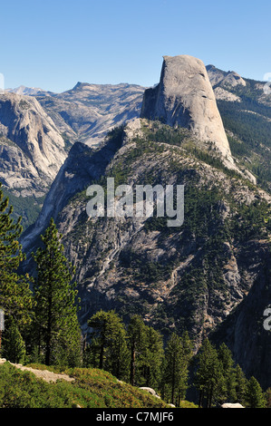 Blick auf den Half Dome von Washburn Point. Yosemite Nationalpark, Kalifornien, USA. Stockfoto