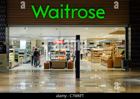 Waitrose Supermarkt Lebensmittel store Front grocery Shopping mall Zugriff innerhalb von Westfield Shopping Centre in Stratford East London Newham England Großbritannien Stockfoto