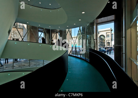 Spiralförmige Treppe-Rampe des Museums des 20. Jahrhunderts, Palazzo dell'Aregario, Mailand, Italien Stockfoto