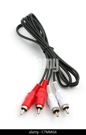 Stereo-Kabel auf weißem Hintergrund. Stockfoto