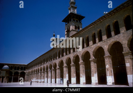 Blick auf den gewölbten Innenhof der Großen Moschee oder der Umayyad-Moschee in Damaskus, Syrien. Gebaut 715CE. Stockfoto