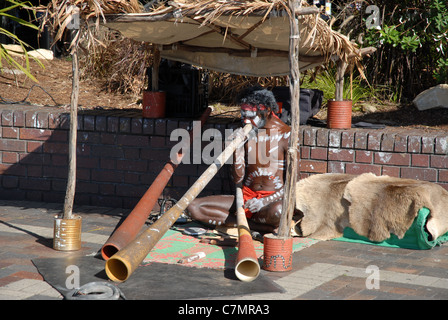 Gaukler spielen ein Didgeridoo, Circular Quay, Sydney, NSW, Australien Stockfoto