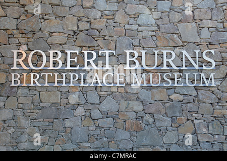 Ein Schild an das Robert Burns Birthplace Museum laufen durch den National Trust for Scotland in Alloway, Ayrshire, Schottland, Vereinigtes Königreich Stockfoto