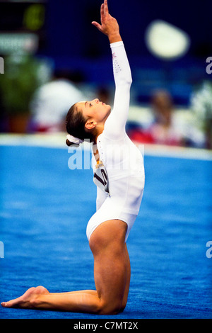 Dominique Moceanu (USA) im Wettbewerb bei den Goodwill Games 1998. Stockfoto