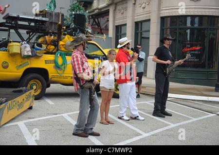 Straßenkünstler in den Hollywood Studios park Walt Disneyworld resort Orlando Florida Mulch Schweiß und Tränen Stockfoto