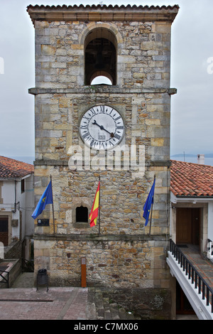 Uhrturm am Lastres Asturien Stockfoto