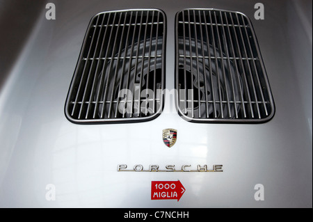 Logo, Wappen, einem historischen Porsche 550 Spyder, sehr selten, Hamburg, Deutschland, Europa Stockfoto